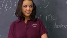 Le professeur Mr.Cummings baise son étudiante Dillion Harper hd